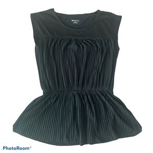 Women’s size small top